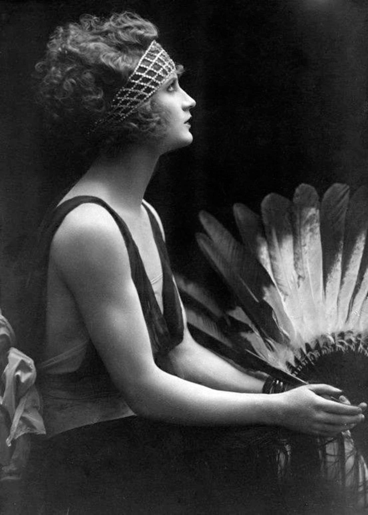 Woman in fashion from 1920